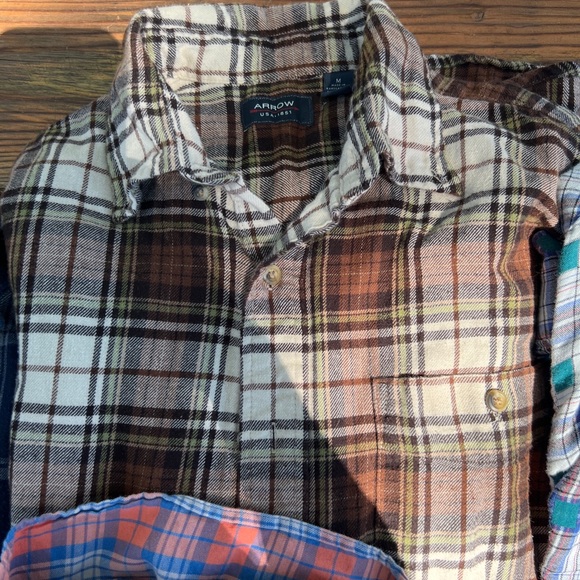 6 flannels - Picture 7 of 8